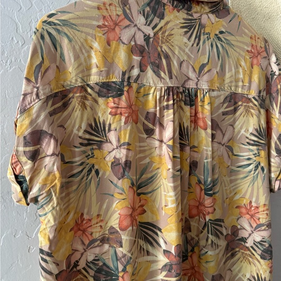 Hawaiian flower blouse - Picture 12 of 15